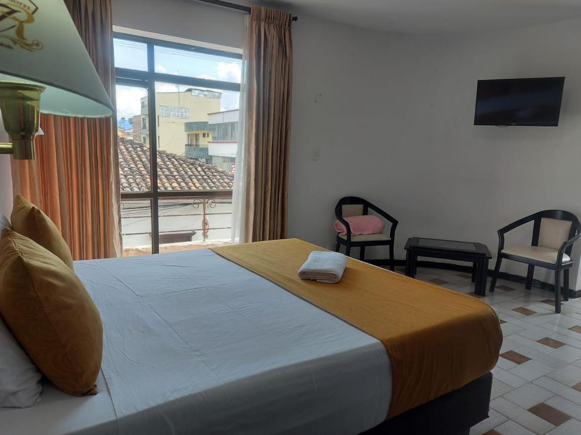 Hotel Mariscal Robledo Cartago Exterior photo