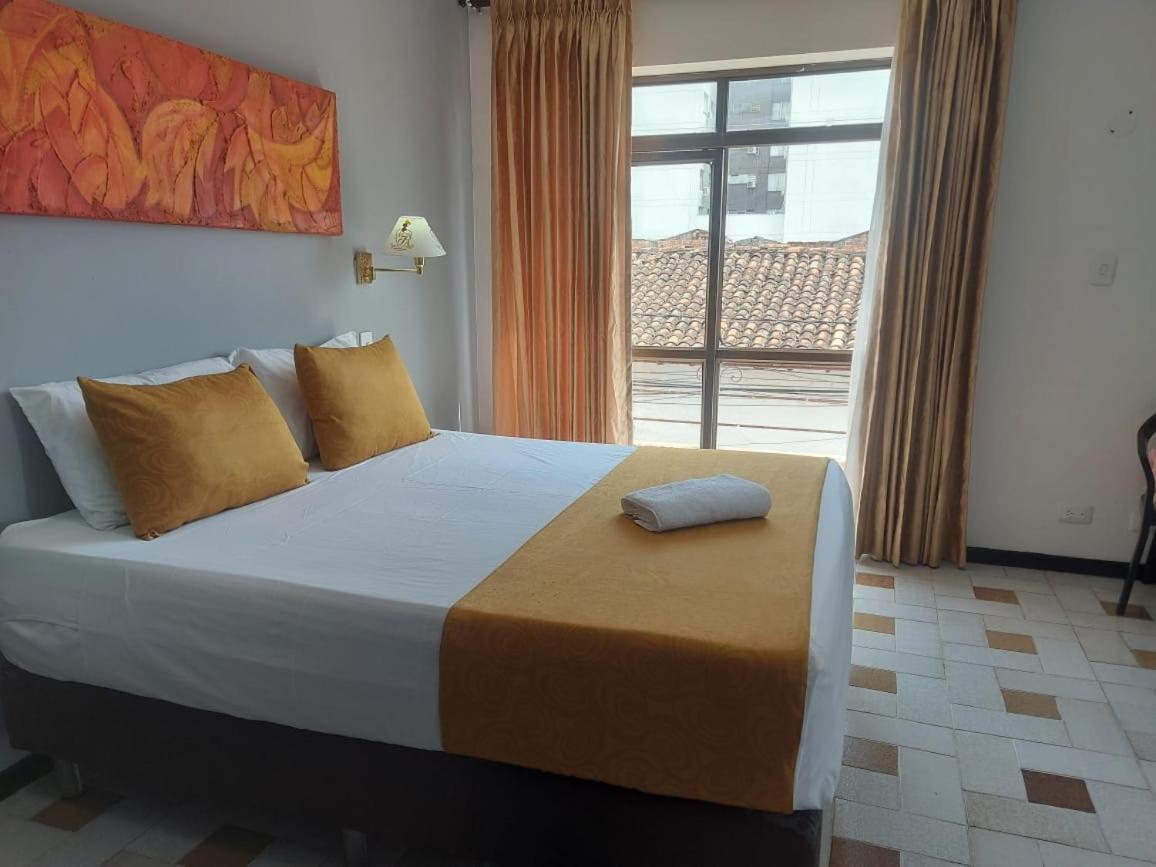 Hotel Mariscal Robledo Cartago Exterior photo